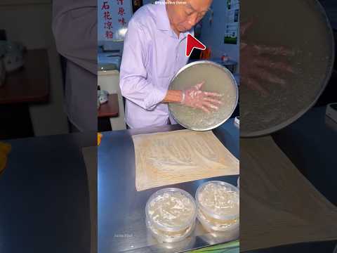 Grandpa’s Amazing Tokoroten Making Skills 😱 #shots #facts thumbnail