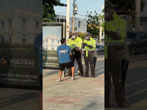 Cayó en la trampa 👮‍♂️💸 #funny #viralvideo thumbnail