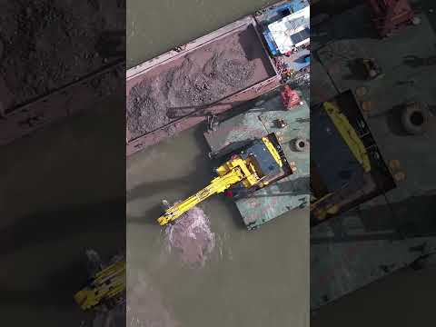 #dredging #excavator #digger #construction #komatsu #heavyequipment thumbnail