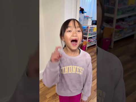 Helping sister fixes any problem 👧🏻❤️👶🏻 thumbnail