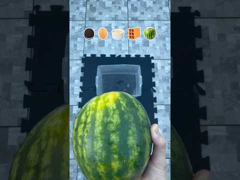 Será que una sandía explota en el agua? 🍉💥 thumbnail