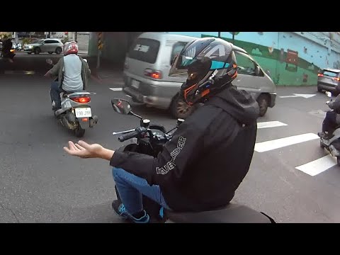 你來撞我，還好意思問我都不會看有沒有車？（開聲音）（車號：PEG-0355） thumbnail