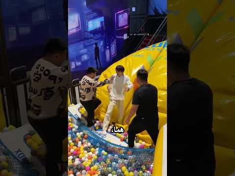 بيهزروا مع صاحبهم بطريقة مضحكة thumbnail