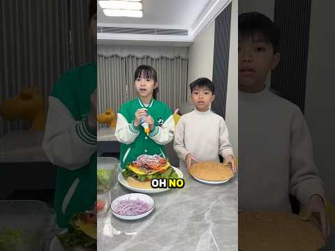 Jeje & Lily made a burger! ? ? thumbnail