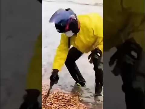 The delivery man stood in the rain cleaning the rain...so strangers could travel safely #short,#love thumbnail