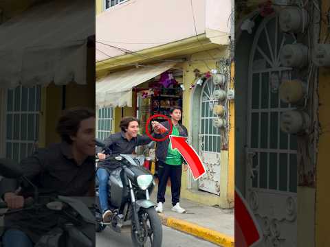 LE ROBÉ SUS DORITOS A MI HERMANO, ME PELE EN MOTO Y ME LOS COMÍ EN 20 SEG!! ?️? thumbnail