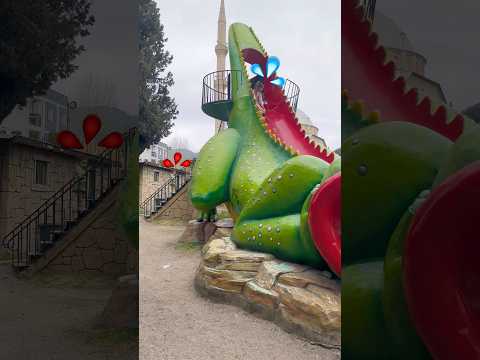 Dünyanın em büyük timsah kaydırağına tırmanıyoruz 🐊 #aboneolmayiunutmayin #funny #foryou #shorst thumbnail