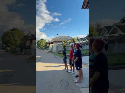 Kalian kalo main gaburan gini juga ga, lemparnya yang tinggi biar menang terus #shorts #lucu #kocak thumbnail