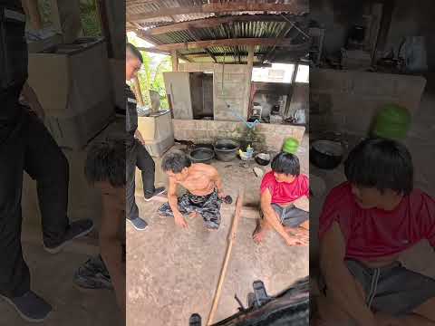 อะไรอยู่ในกระเป๋าลุงถึงยอมแลก ? #funny thumbnail