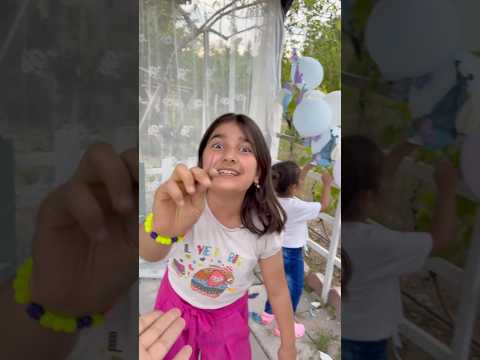 Bütün balonlari patlatacağım dedi😂 #aboneolmayiunutmayin #keşfetbeniöneçıkar #funny #kesfeteyyiz thumbnail