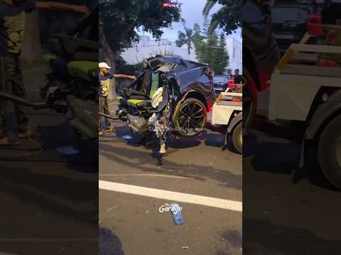 Why do Hypercars Split in Half? thumbnail