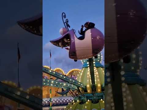 Kids LOVE Silly Swirly Ride! Universal Studios Hollywood MUST-SPIN! ?#shorts #2winners #silly thumbnail
