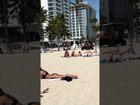 🇺🇸 Beautiful day at Miami beach thumbnail