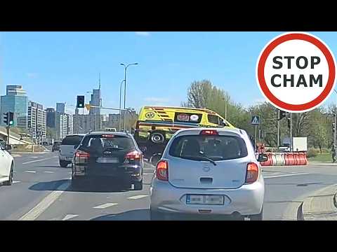 Wypadek z udziałem karetki na sygnale - ambulans wylądował na boku # 2251 Wasze Filmy thumbnail