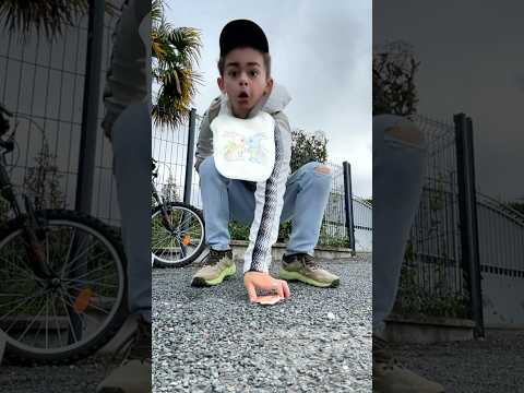 QUAND TU VOIS UN BILLET☕️🤣#humour #shorts thumbnail