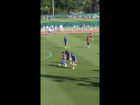 EL INCREÍBLE REGATE DE OLISE EN EL ENTRENAMIENTO DE FRANCIA QUE DEJÓ A TODOS SIN PALABRAS thumbnail