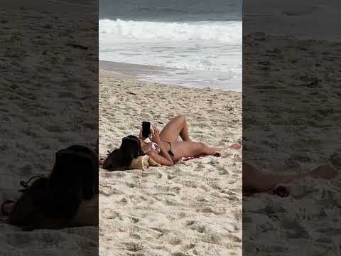 🇧🇷 Beautiful day at Leblon beach thumbnail