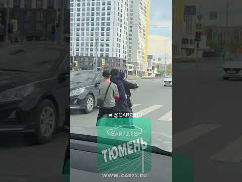 Сразу 4 школьника на одном пит-байке в Тюмени 🤯 Такого ещё не видели! 😱 Вот это КОМБО! 🏆😳 thumbnail