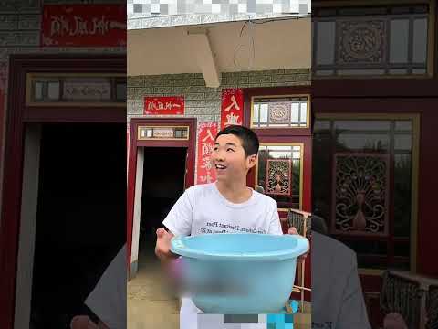 تشتري مصاصة لإبنتها بطريقة مميزة ❤️ #shorts thumbnail