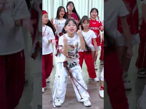 Follow us #dance #lecirque #day #nhay #minhx thumbnail