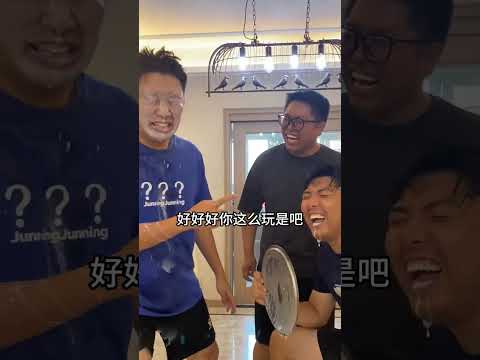 憋笑挑战！谁和好朋友对视能不笑？ #憋笑挑战 #峻宁峻宁 #结尾才是重点 thumbnail