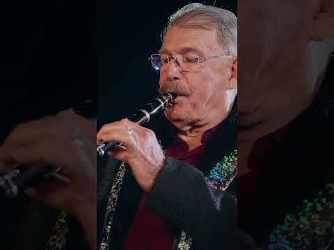 Grupo Firme - La Arrolladora Banda el Limón - Te Estaré Esperando #Shorts thumbnail