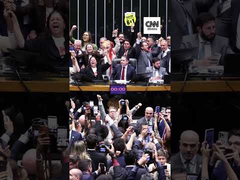 Câmara aprova PEC que acaba com escala 6x1; texto vai ao Senado | CNN Brasil thumbnail