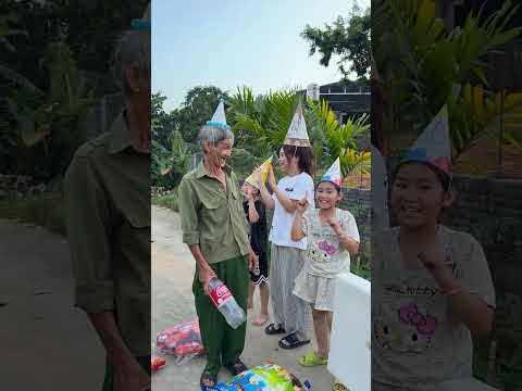 Trò Chúc Mừng Sinh Nhật Hài Hước của Ông nội 🎂😂#shorts thumbnail
