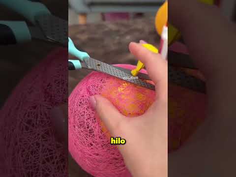 Esta Lámpara Está Hecha Con Hilo Y Pegamento 😱 thumbnail
