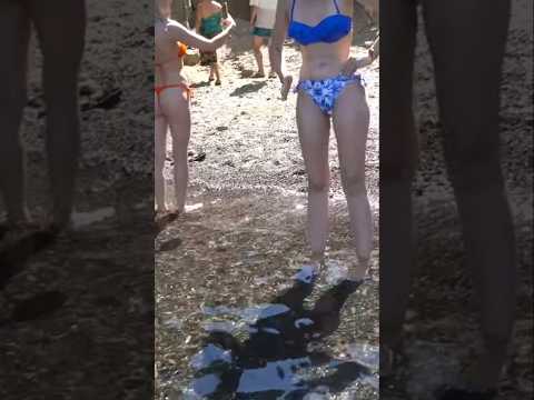 Awesome Views From A Tropical Island Beach thumbnail