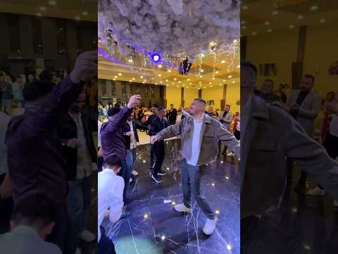 Erkek adam böyle oynar 😂😂 thumbnail