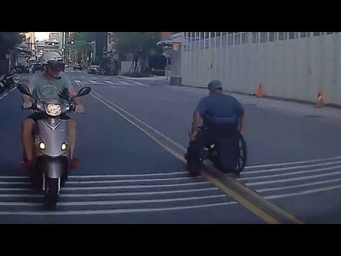 跑道中線對的這麼齊，準備要起飛囉 thumbnail