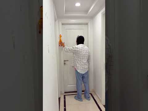 she can't reach the door bell thumbnail