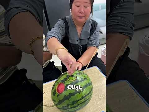 La Forma Más Extraña De Comer Sandía 🤯 thumbnail