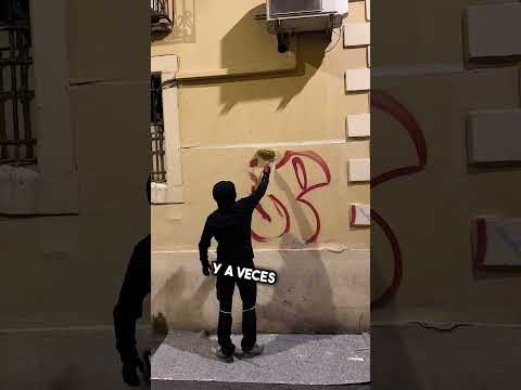 El Misterioso Hombre Que Repara La Ciudad De Noche #shorts thumbnail