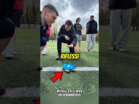 Ha i RIFLESSI MIGLIORI di SEMPRE😅🧤 #shorts thumbnail