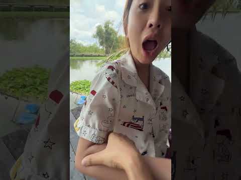 นั่งแบบนี้เดี๋ยวก็ตกน้ำหรอก thumbnail