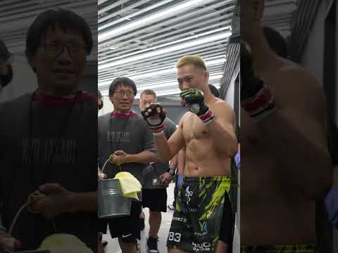 一撃必殺のゴールデンライトが炸裂💥 #高木凌#RIZIN #RIZIN53 thumbnail