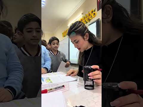 المعلمة كانت تفتش دفاتر الطلاب بطريقة مميزة في المدرسة !! #shorts thumbnail