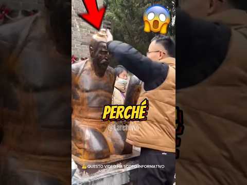 QUESTE STATUE VANNO PRESE A SCHIAFFI...?! 😱 #curiosità #informative thumbnail