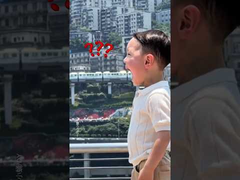 Anak Ini “Memakan” Kereta yang Sedang Melintas ?? thumbnail