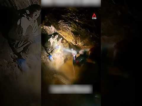 Rescue divers find 5 people trapped in Laos cave thumbnail