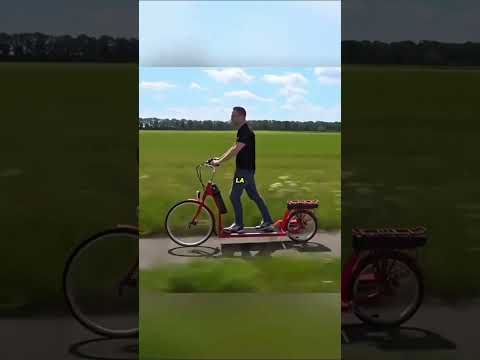 Ce vélo avance juste en marchant thumbnail