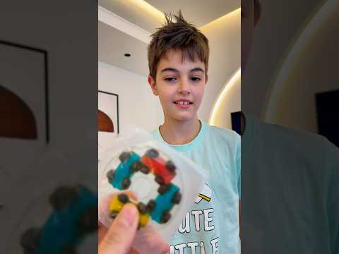 خالتو توتة اشترت لكموتة وخلودة اكلة طيبة🤤 thumbnail