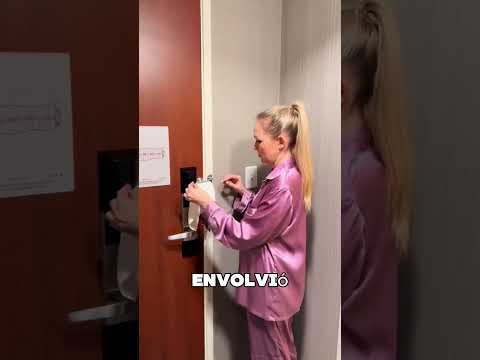 Esta Chica Sobreprotegió Su Habitación De Hotel 😱 thumbnail
