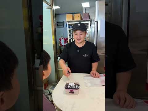 本以为世界充满温暖，没想到竟然… #shorts #funny #搞笑 thumbnail