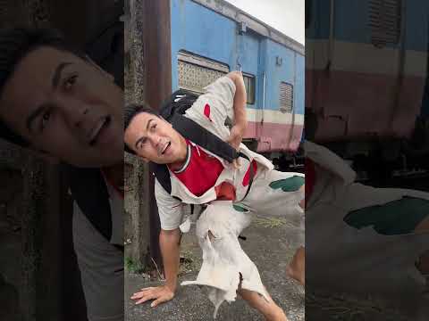 Messi's surprise gift for Ronaldo thumbnail