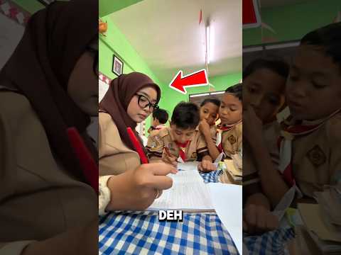 Murid ini Gak Sengaja Nyenggol Kepala Gurunya, Tapi Sikap Guru Cantik ini Bikin Salut! thumbnail