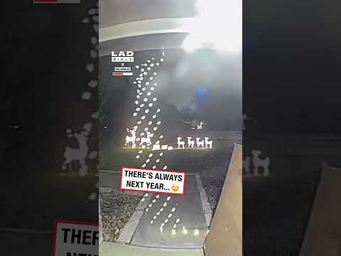 Christmas lights fail caught on camera 🎄🤣 thumbnail
