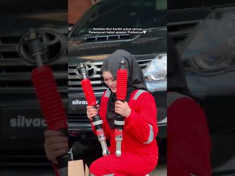 Sekarang Kartini gen Z banyak yg tbtb jadi mekanik, modif motor & mobil #silvadmy #yss thumbnail